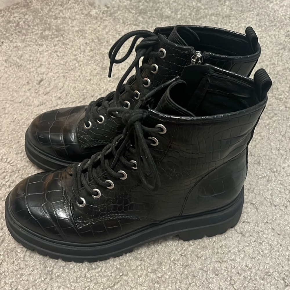 Combat boots
